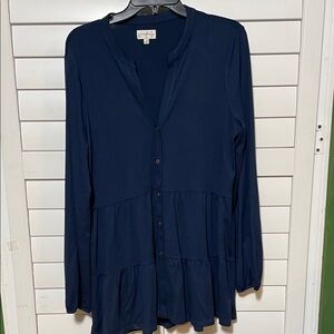 Violet & Claire Navy Tiered Button-Front Tunic Top